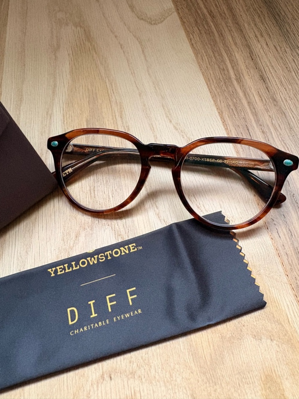 Diff Eyewear Women's Tortoiseshell Round Glasses with Teal Accents - Picture 2 of 3